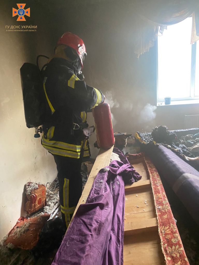 На пожежі у Франківську постраждав чоловік