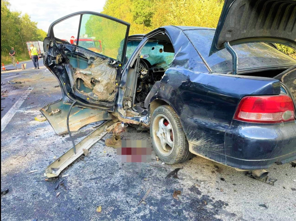 В аварії під Франківськом, де зіткнулися три авто, загинув 48-річний чоловік, травмована жінка 1
