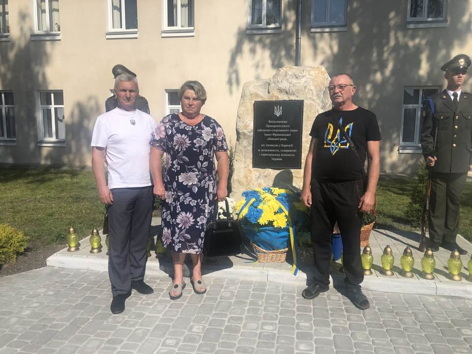 У Прикарпатському військово-спортивному ліцеї відкрили пам'ятник випускникам, які загинули на війні 4