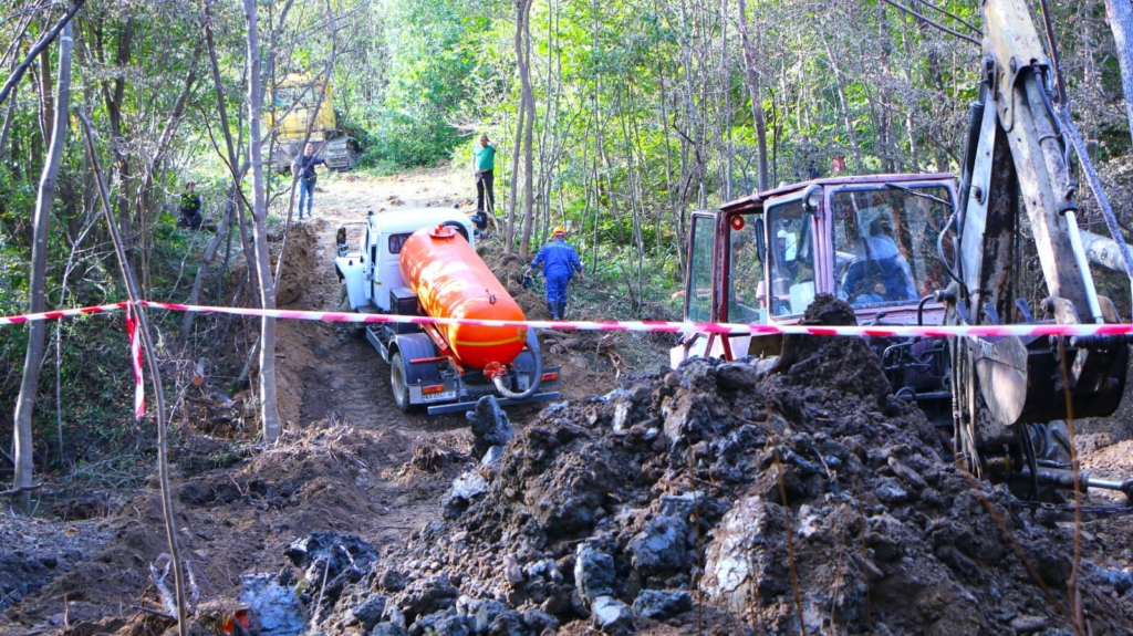 Фрагмент пошкодженого нафтопроводу з місця пожежі на Надвірнянщині передали на експертизу 1