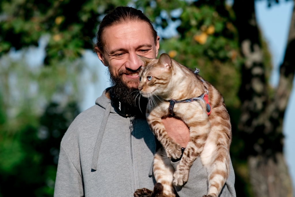 Кіт Нік і його господар Роман