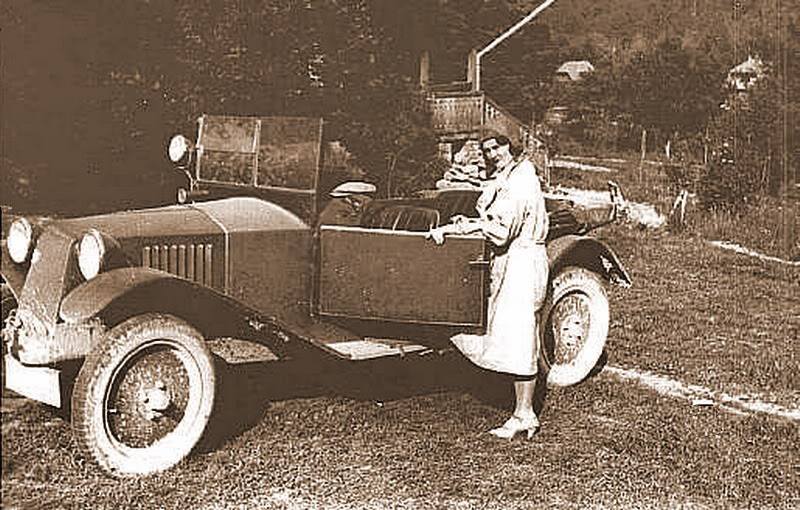Перші жінки водії автомобілів
