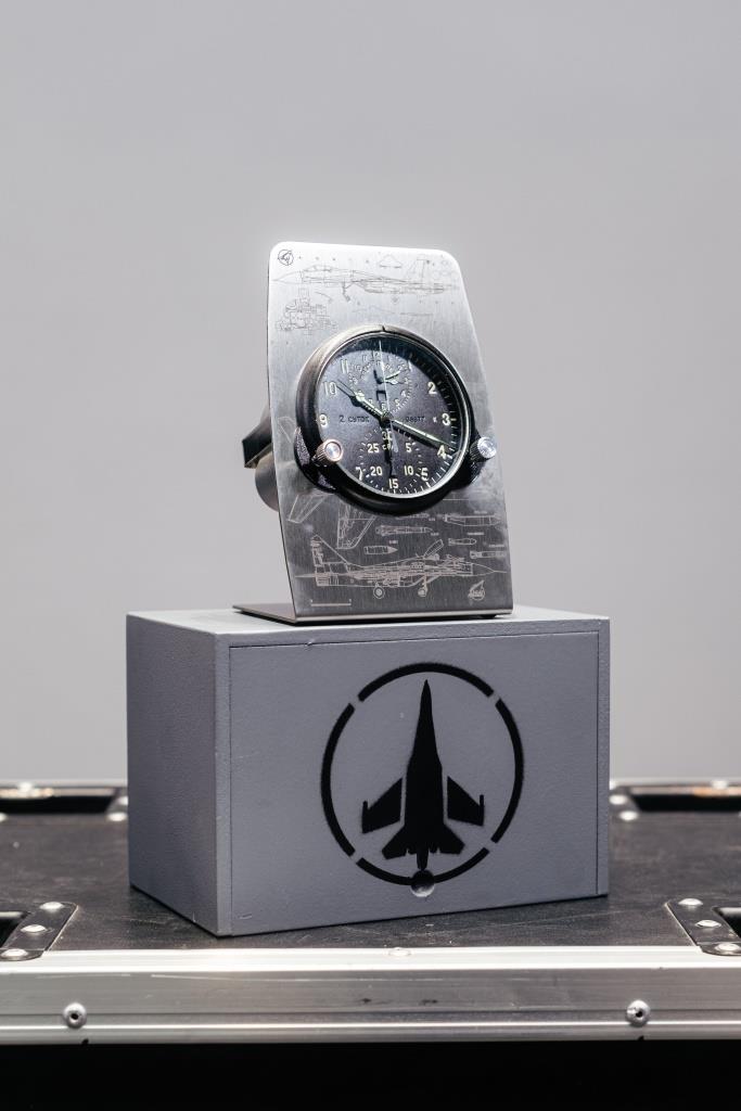 бортовий годинник зі збитого російського МіГ-29