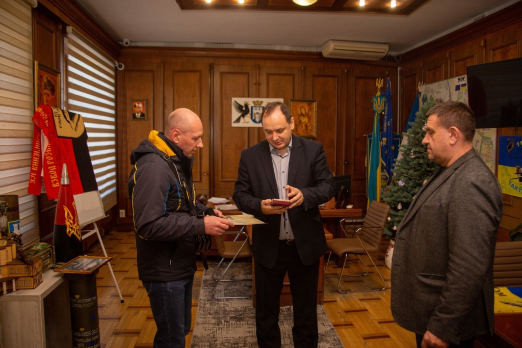 Боєць "десятки" з Франківська отримав президентську нагороду 1