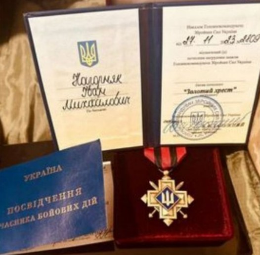 Залужний нагородив "Золотим хрестом" прикарпатського захисника Івана Нагорняка 1