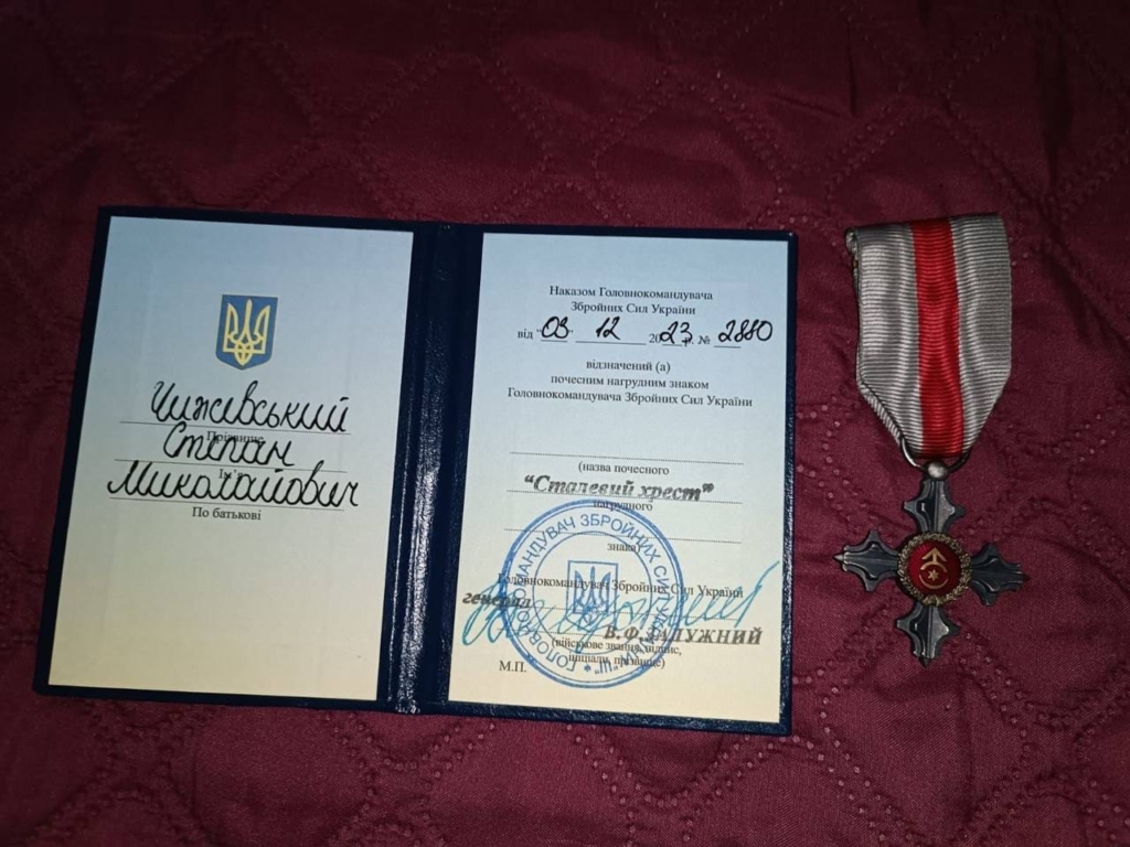 Захисник з Прикарпаття Степан Чижевський отримав "Сталевий хрест" від Залужного 1