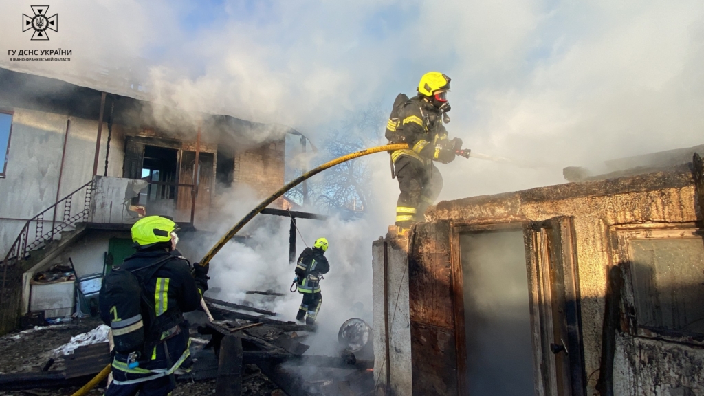 Пожежники врятували від вогню будинок у Лисецькій громаді 2