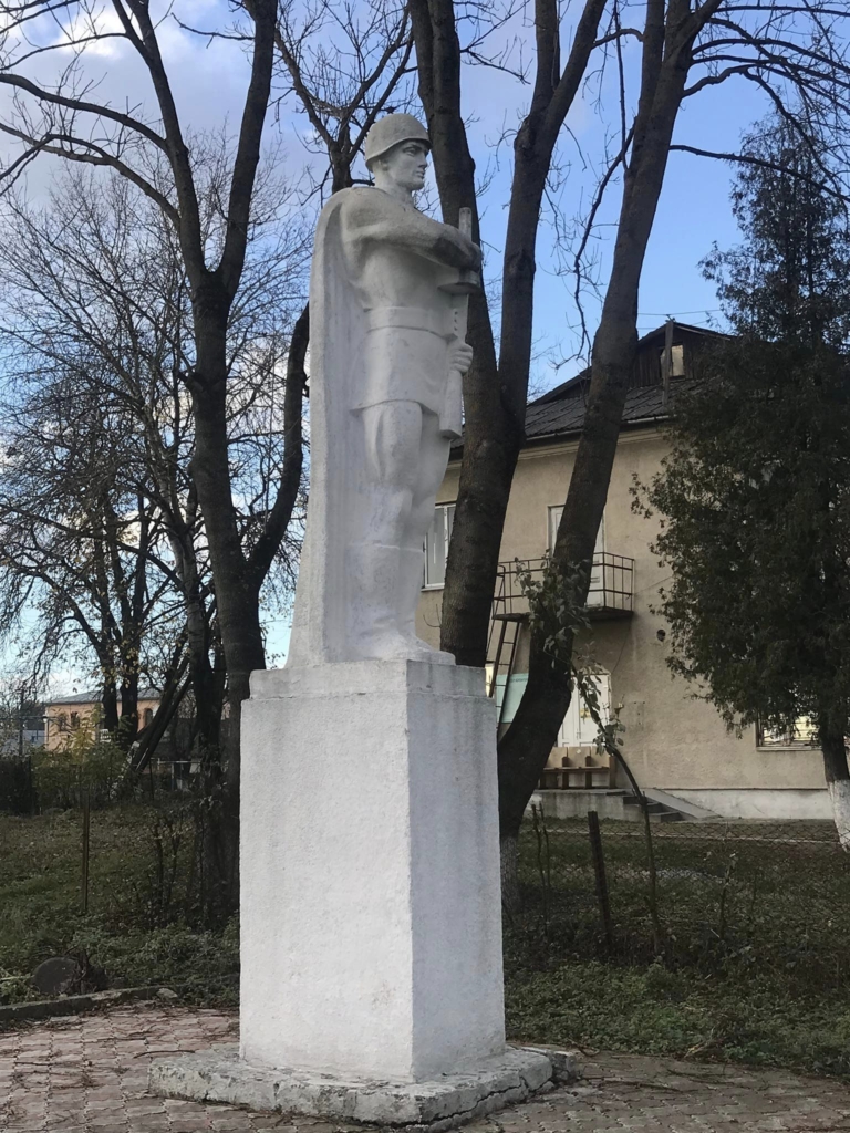 Пам'ятник загиблим односельцям у Другій світовій Бурштинська громада