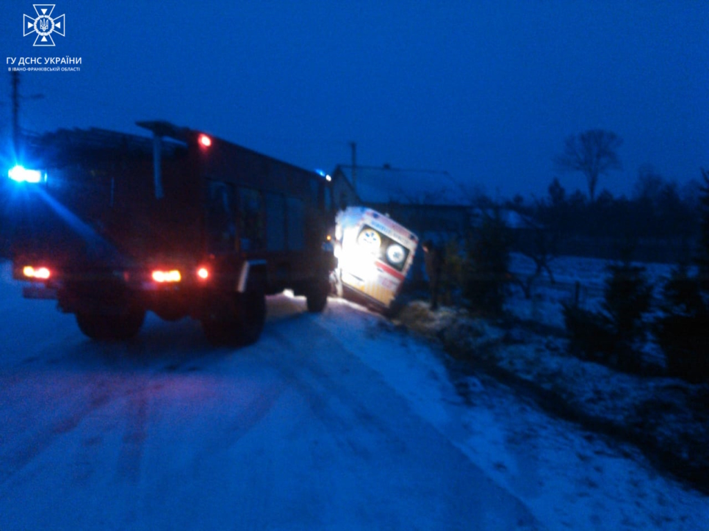 Швидка зїхала в кювет у Солотвинській громаді