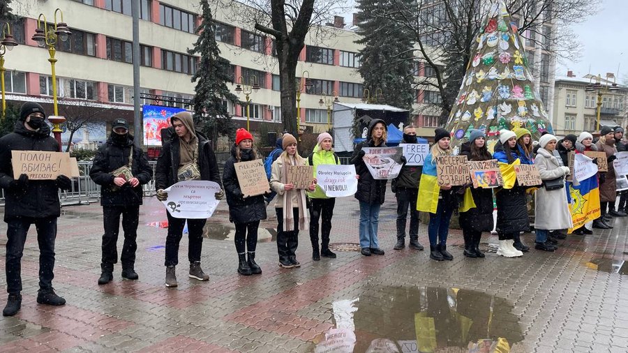 Нагадали світовій спільноті про полонених Азовців