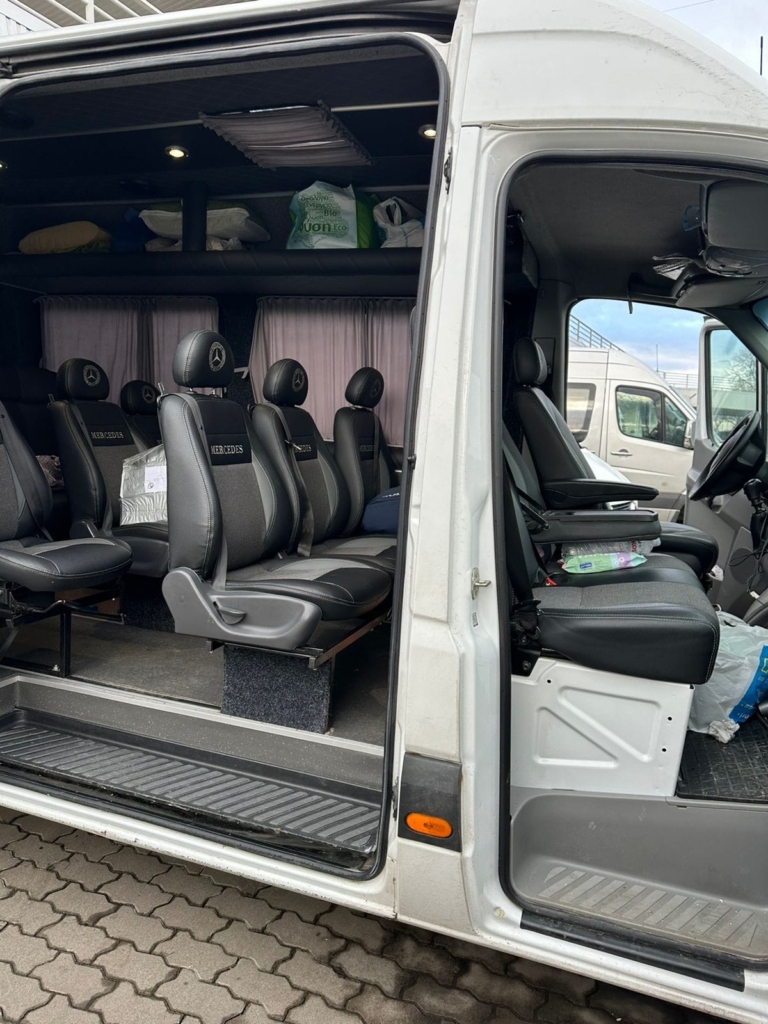 Франківець намагався провезти через кордон мікроавтобус за підробленим документом 1