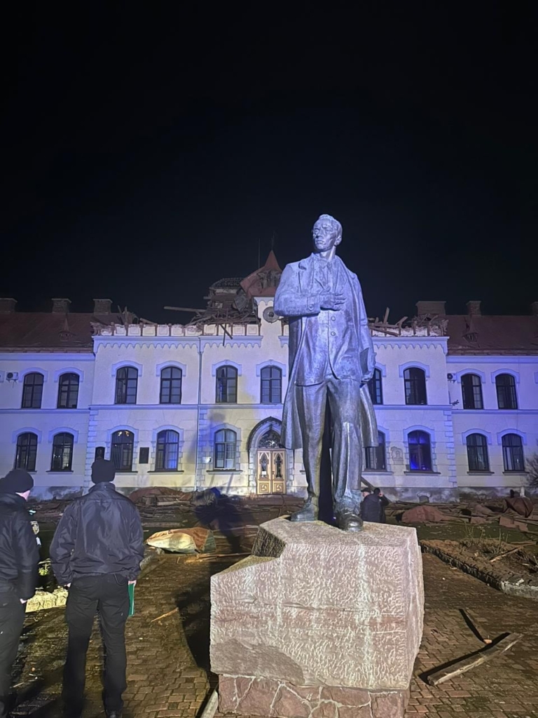 Під час нічної атаки дронами рф влучили в університет, де вчився Бандера