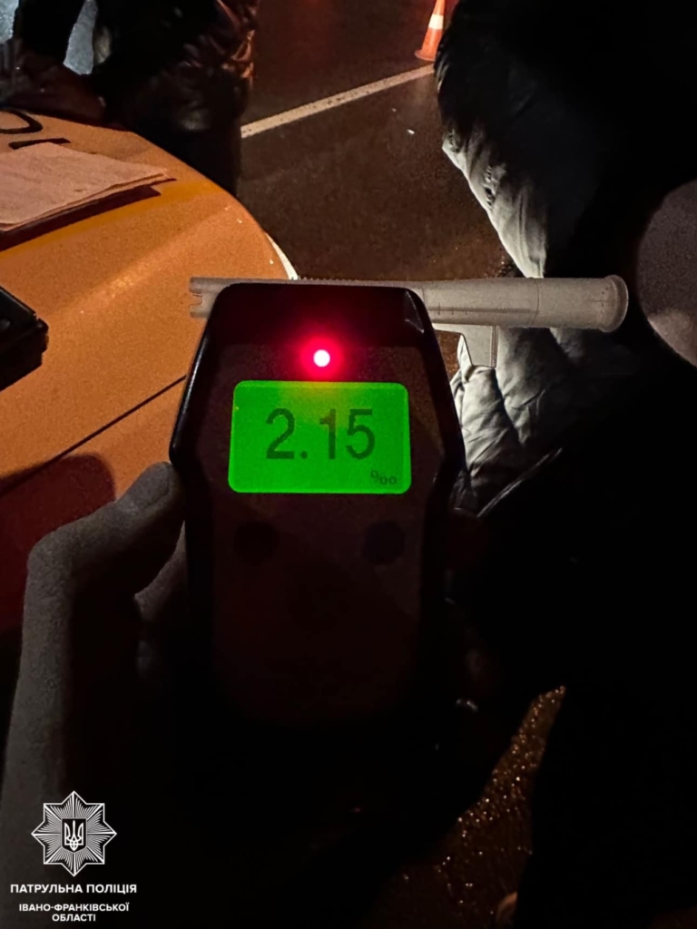У Франківську п'яний водій без посвідчення скоїв ДТП за участі трьох авто 2