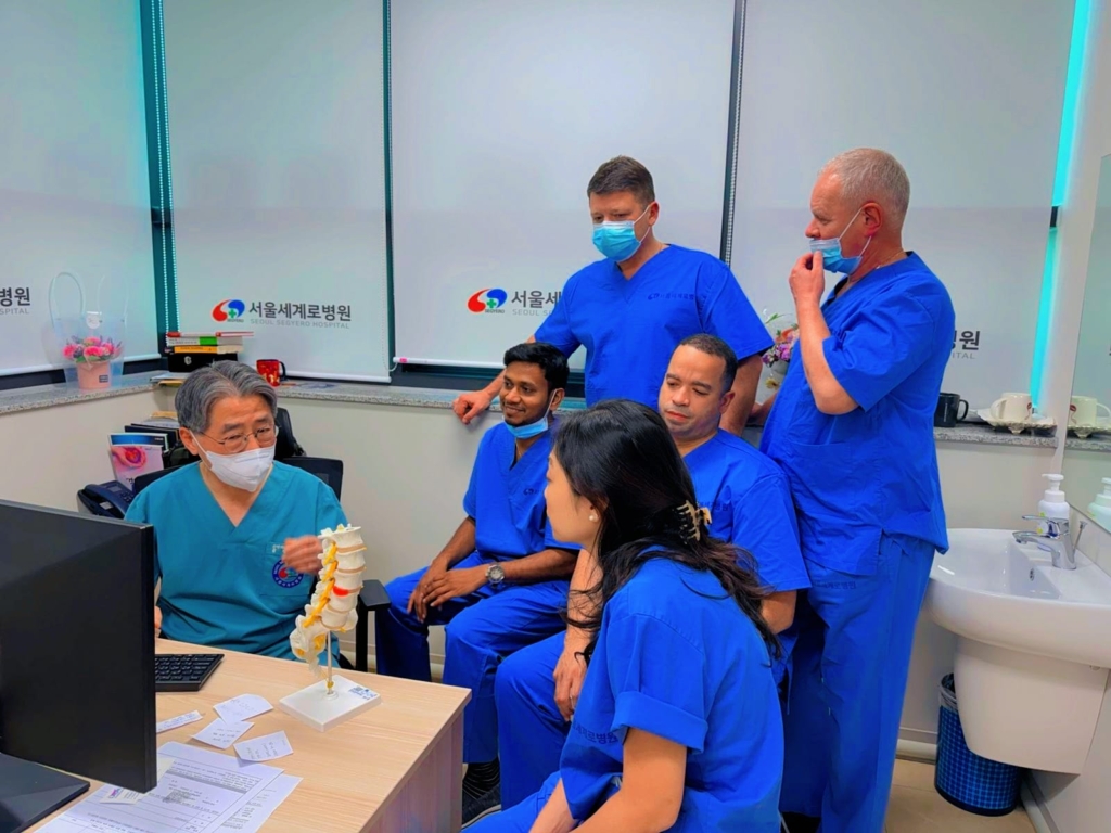 Хірург ОКЛ переймає досвід в Південній Кореї