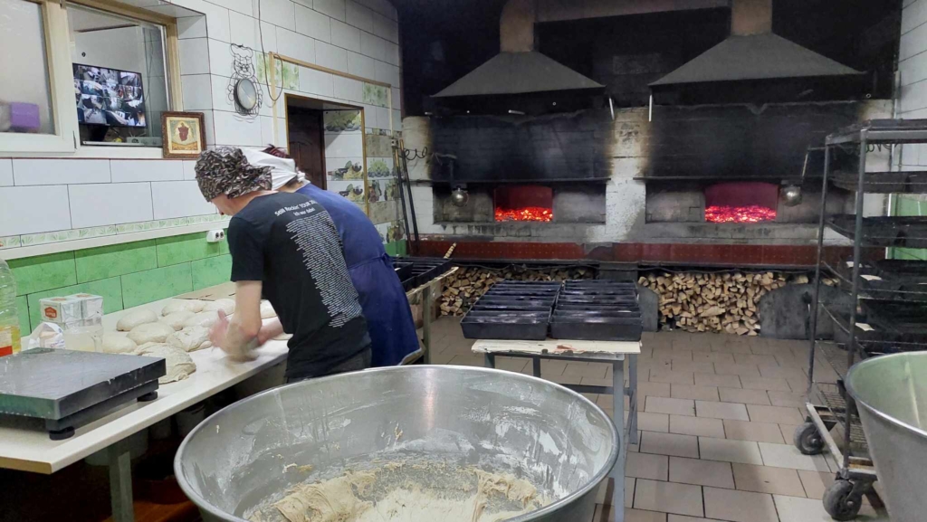 Пекарня Матусин хлібчик у Калуші - хліб на дровах