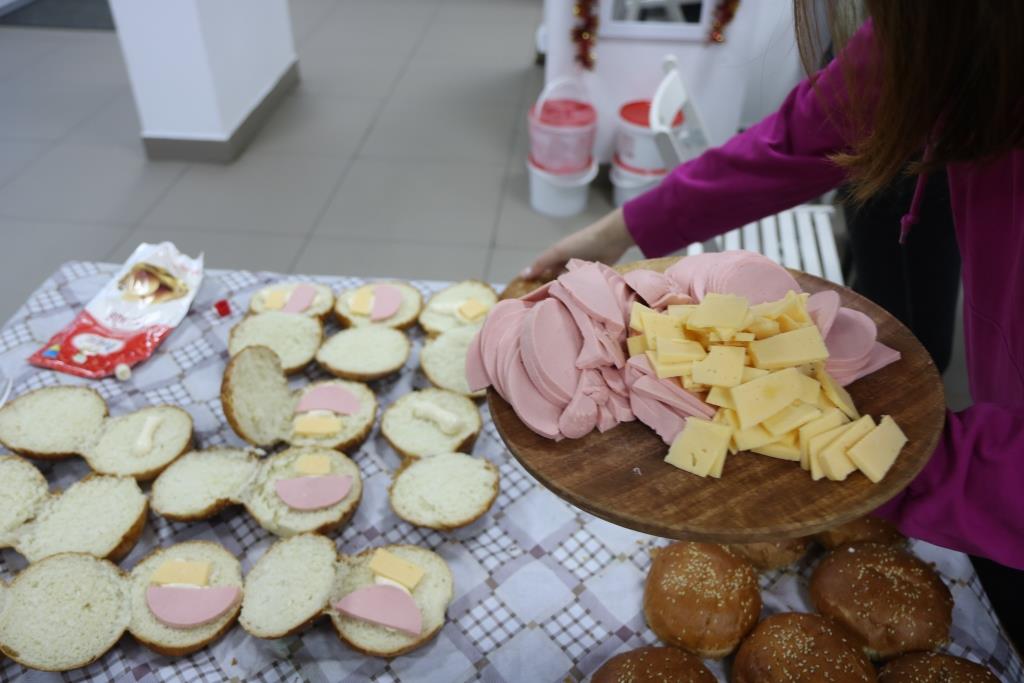 Спільнота Святого Егідія - волонтери готують їжу для потребуючих