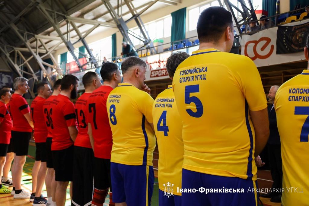 У Франківську пройшов турнір з волейболу серед священників 1