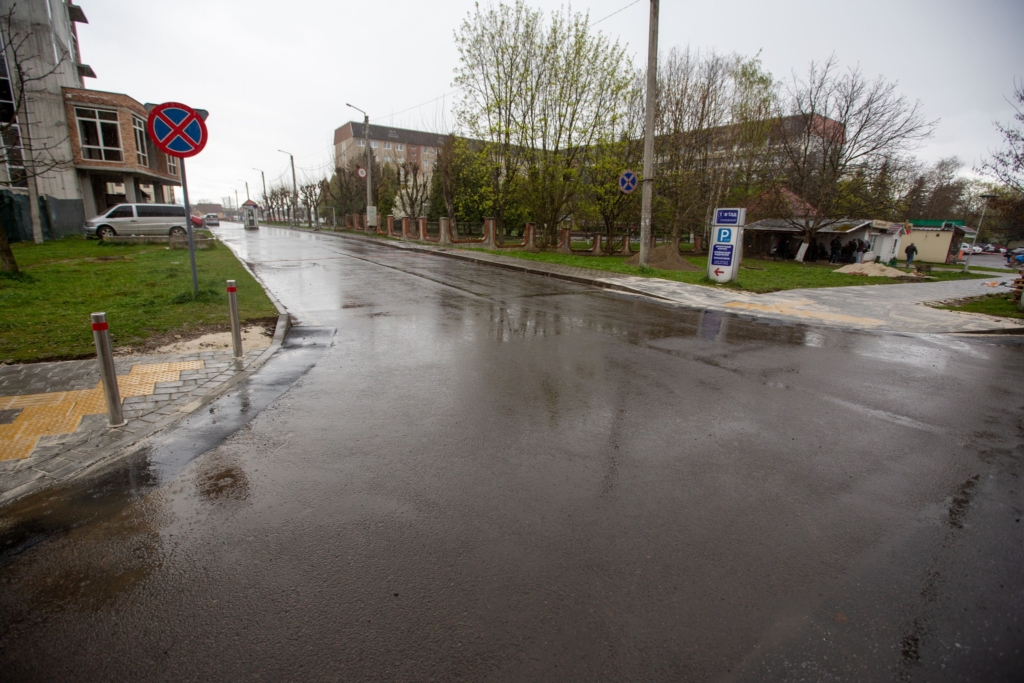 У Франківську роблять тротуари доступнішими для людей з інвалідністю 2