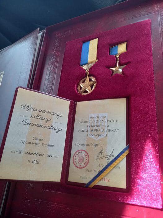 Президент вручив орден "Золота Зірка" рідним косівчанина Івана Кримського 1
