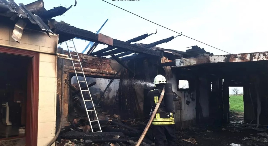 На Коломийщині під час пожежі постраждала 91-річна жінка 1