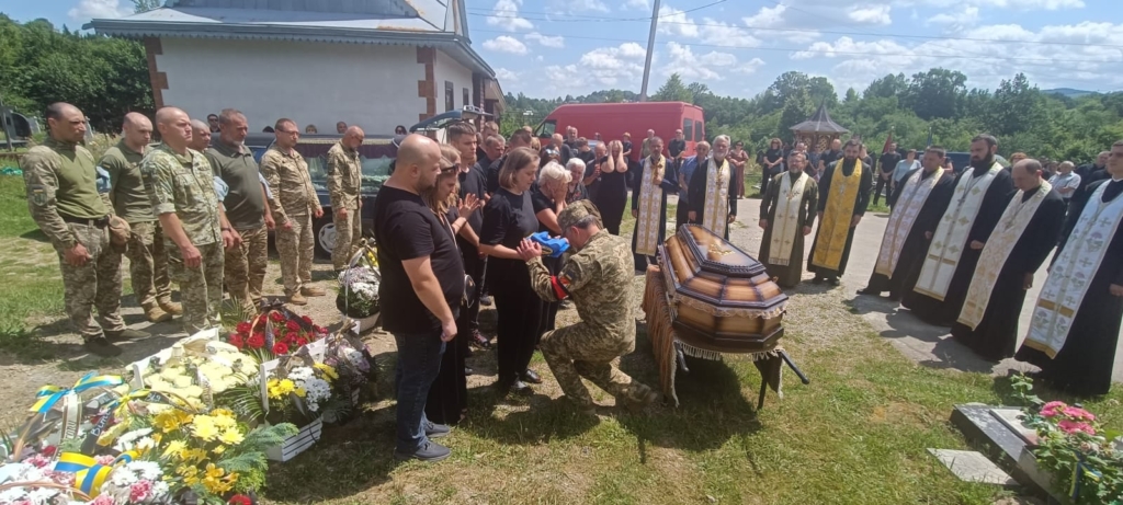 У Косові попрощалися із захисником Віктором Шалімовим 2