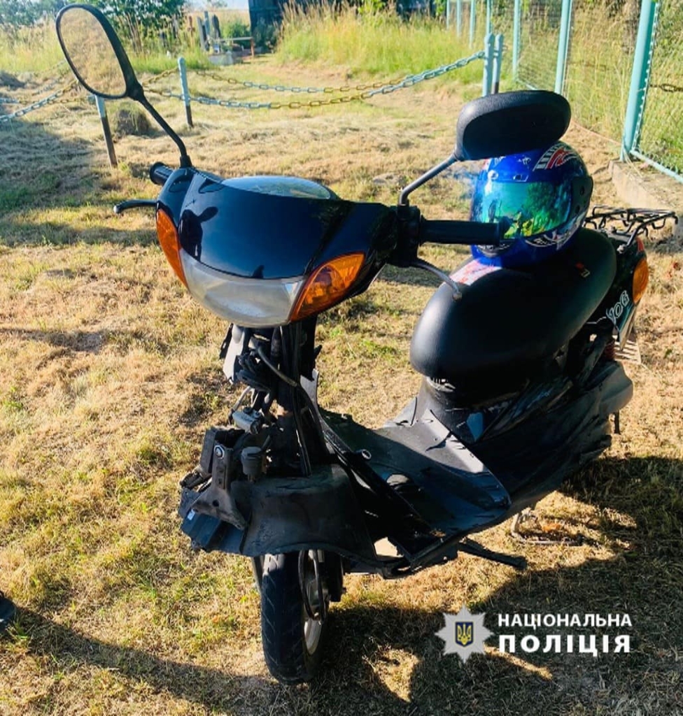 На Прикарпатті "Опель" зіткнувся зі скутером - потерпілий у лікарні 1