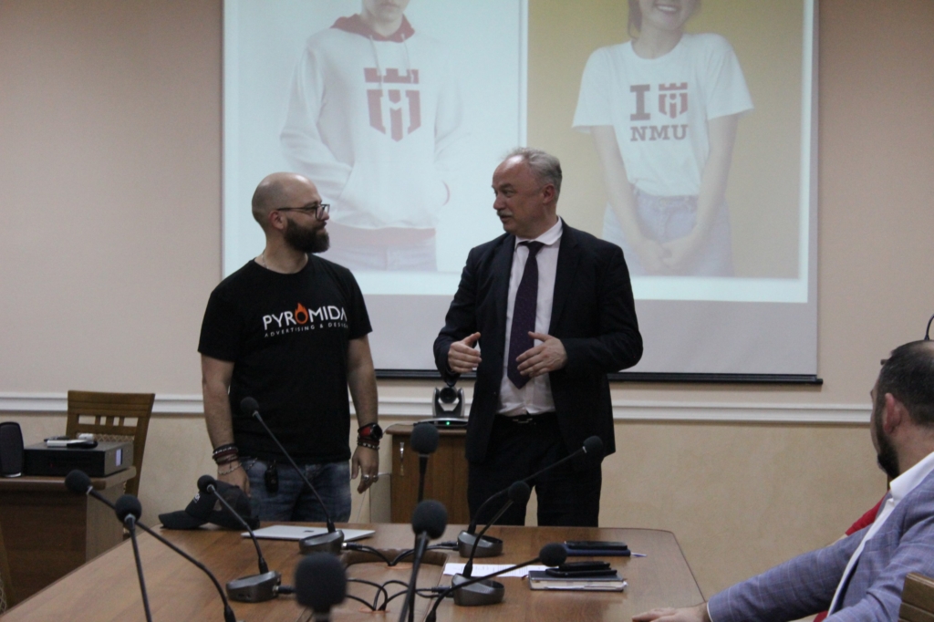 У Франківського медуніверситету новий логотип 2