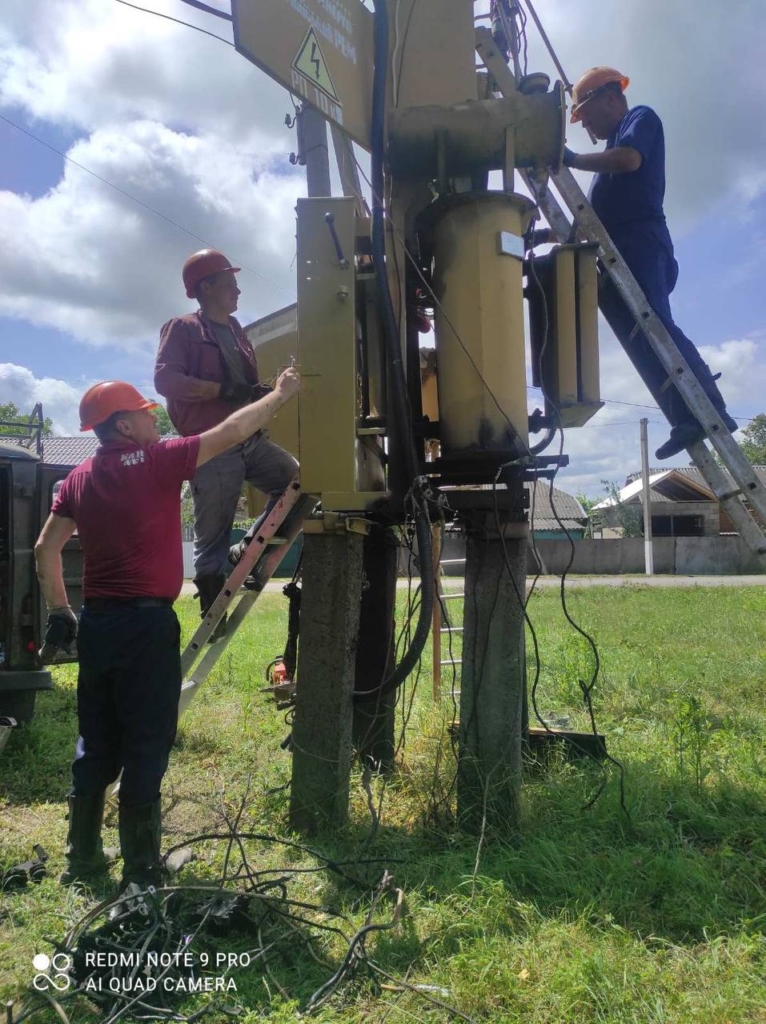Енергетики відновили електропостачання у більшості громад Прикарпаття 1