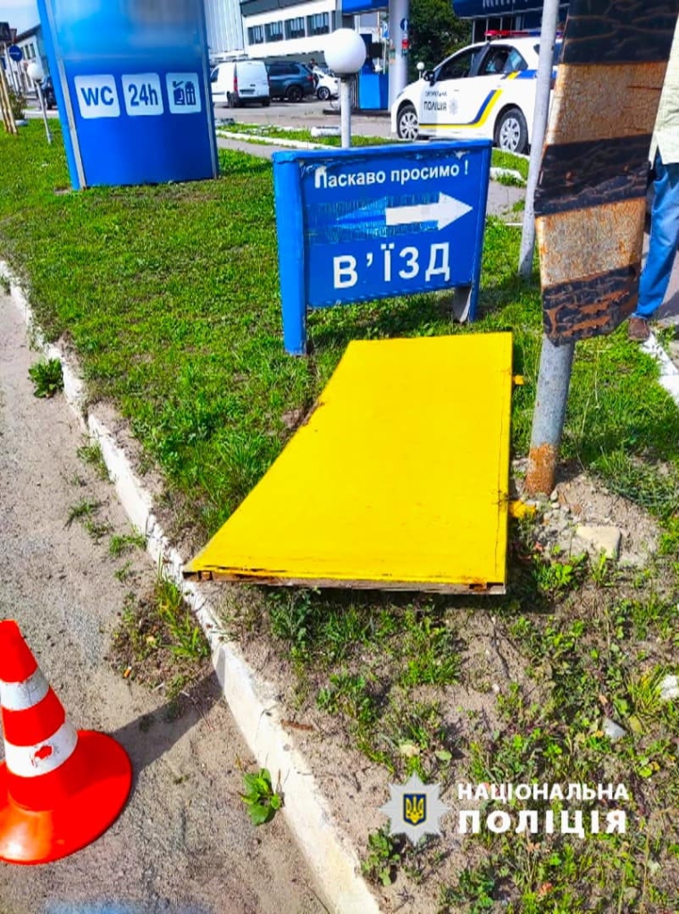 Поліцейські розслідують, чому з маршрутки у Франківську під час руху випала пасажирка 2