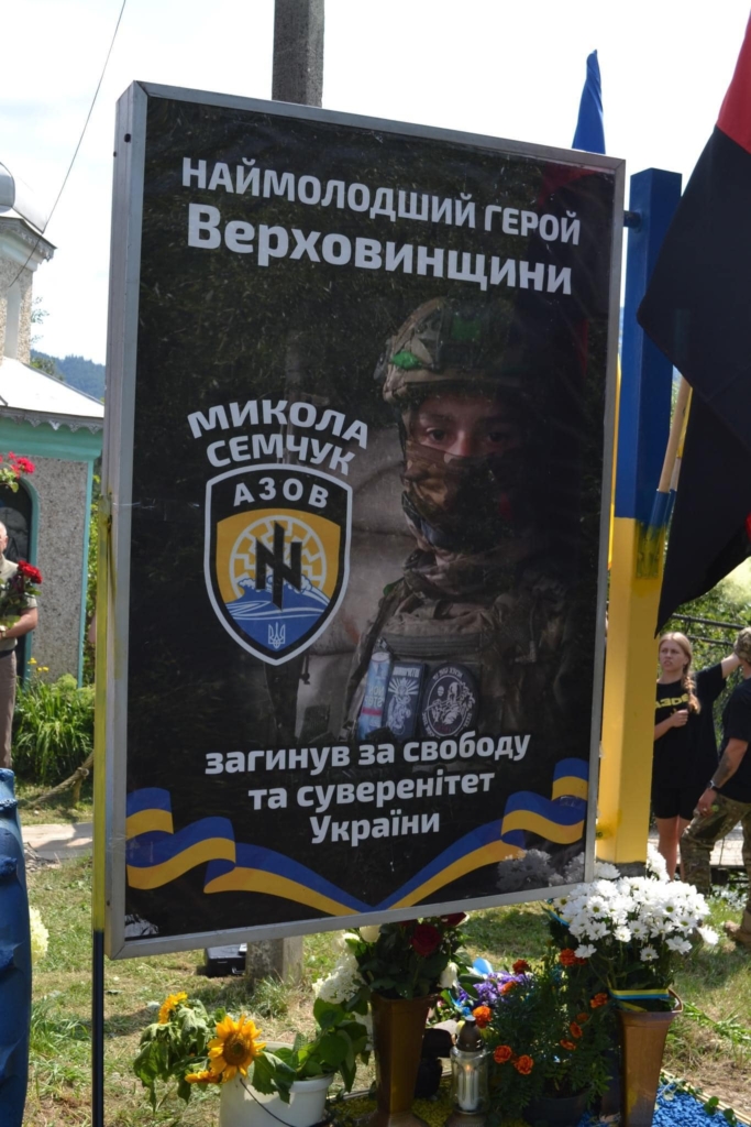 У Верховині відкрили пам'ятний знак наймолодшим захисникам - азовцям Миколі Семчуку та Нікіті Засядьку 2