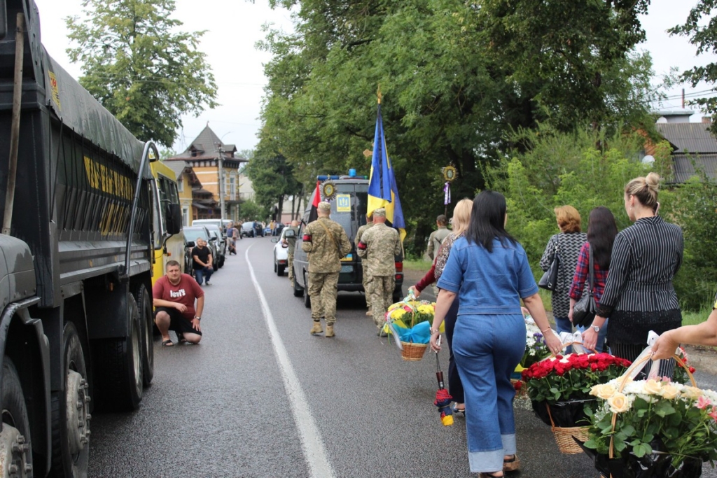 У Делятині поховали полеглого захисника з Луганщини