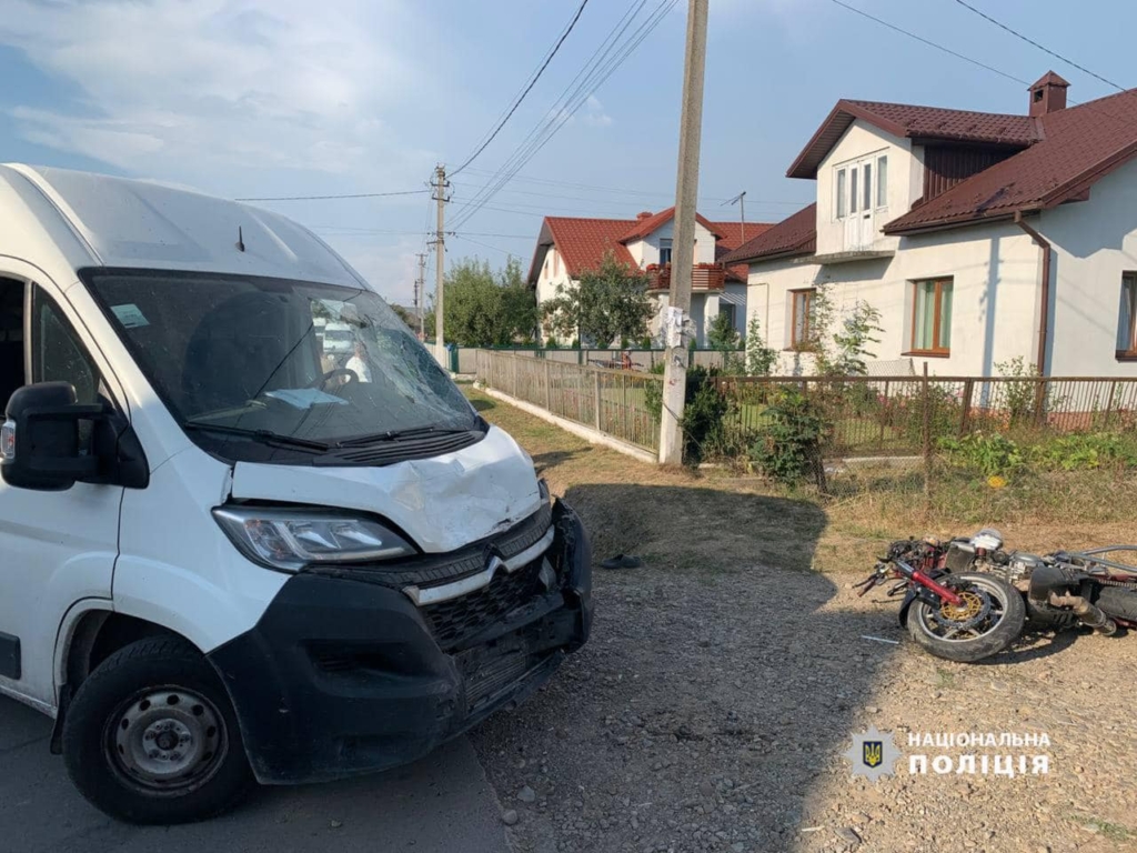 Авто не пропустило мотоцикл: в ДТП у Радчі травмовані двоє підлітків 1