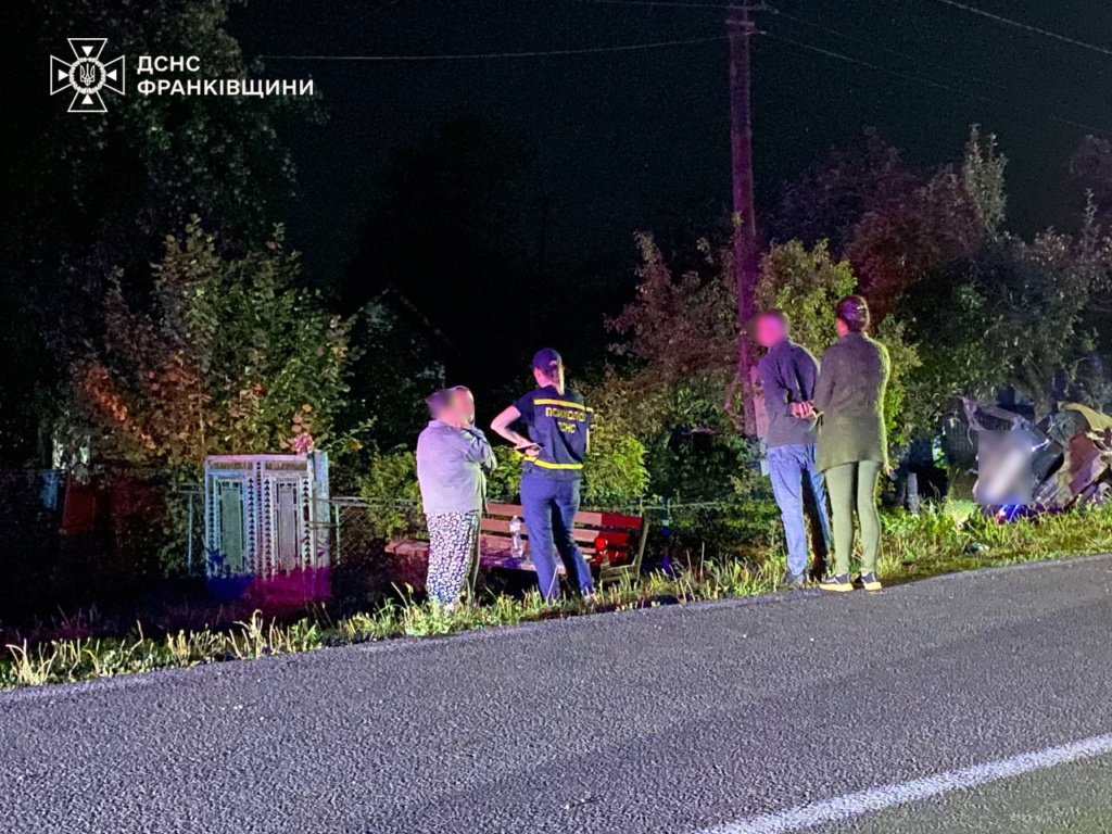 На місці ДТП у Делятині працював психолог ДСНС.