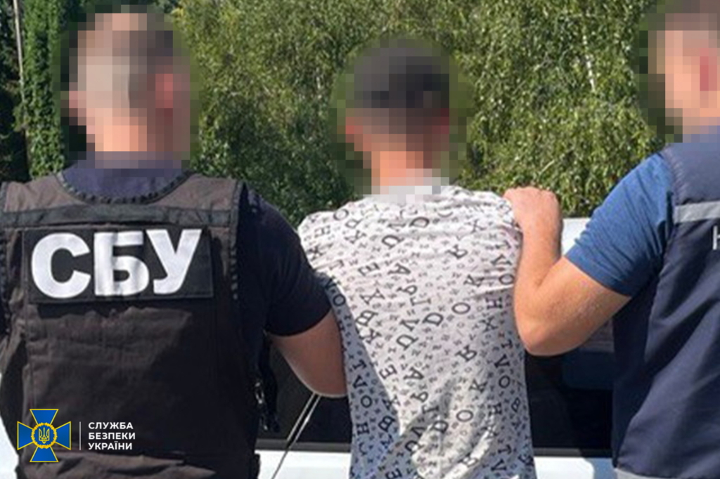 Правоохоронці затримали ще двох поплічників рф, які палили військові авто 1