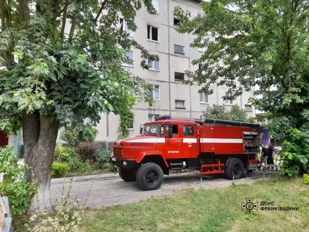 У Бурштині на пожежі в багатоповерхівці загинули тварини. Людей евакуювали 1