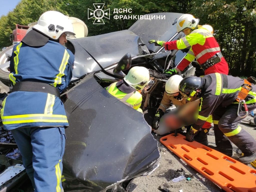 В ДТП загинули дві людини