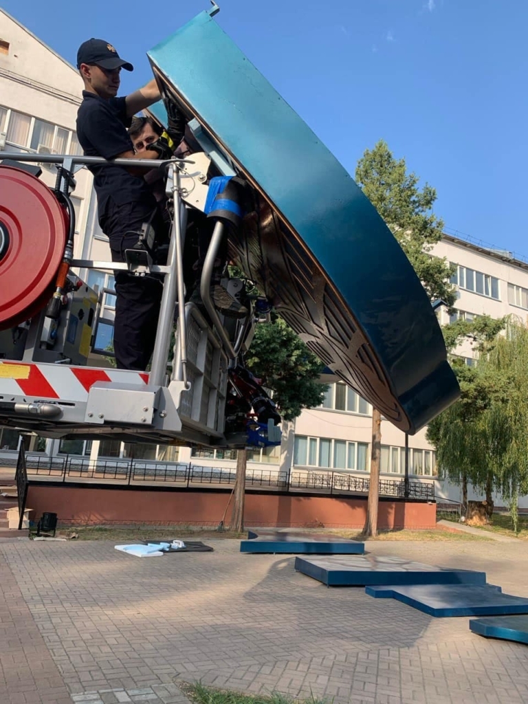 На фронтон головного корпусу ІФНТУНГ повернули герб