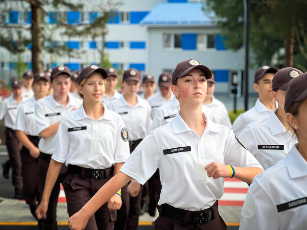 У Франківську відкрили безпековий ліцей: 140 дітей почали навчання 1