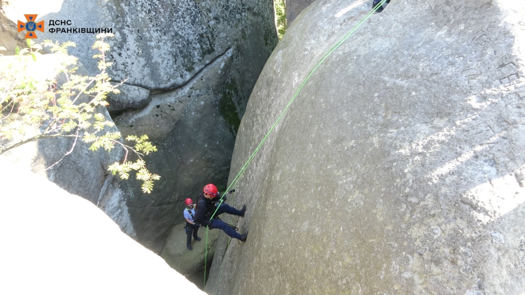 60 верхолазів ДСНС з усієї України вчилися на Прикарпатті технік порятунку 1