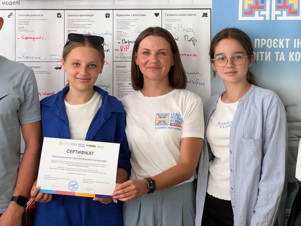 Шість гірських шкіл Прикарпаття отримали сертифікати на тайванські комп’ютери  1