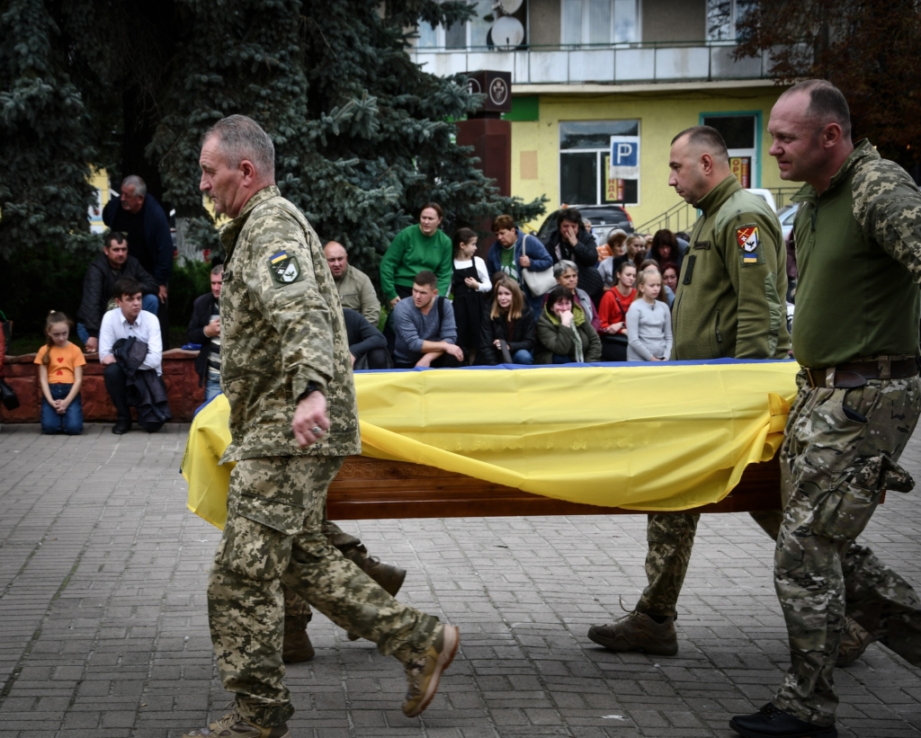 У Рогатині попрощались із 26-річним воїном Романом Голубцем. ФОТО 3