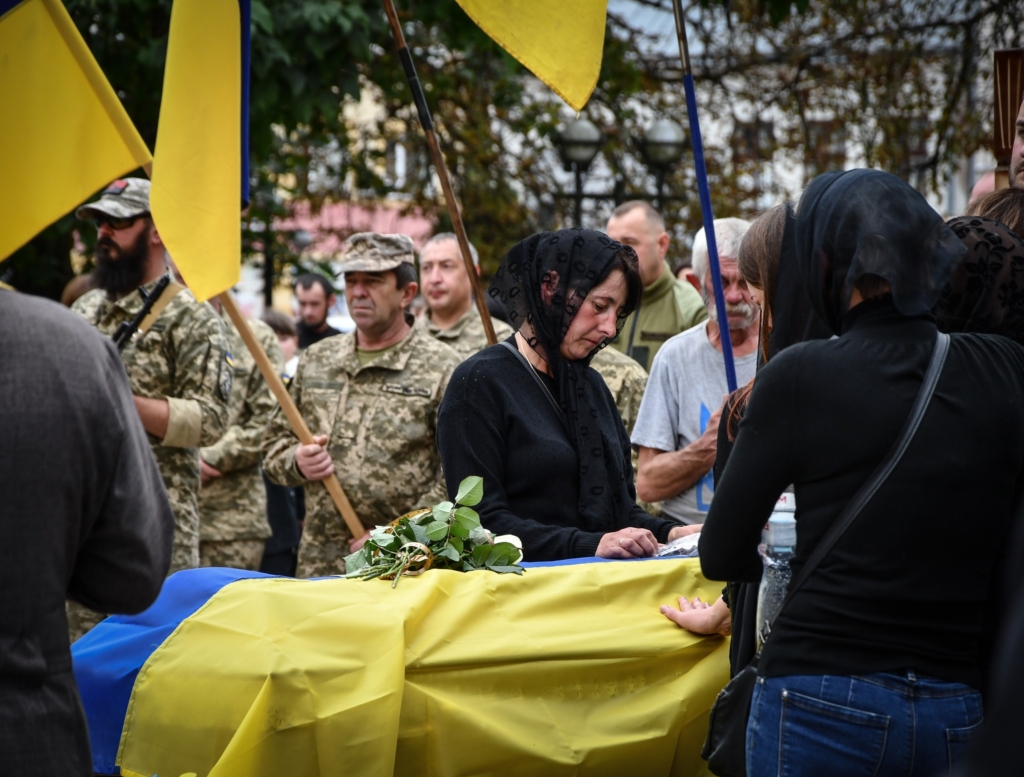 У Рогатині попрощались із 26-річним воїном Романом Голубцем. ФОТО 8