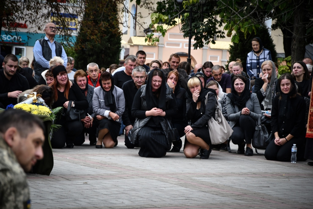 У Рогатині попрощались із 26-річним воїном Романом Голубцем. ФОТО 4