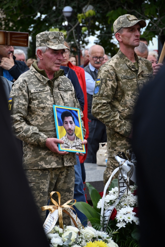 У Рогатині попрощались із 26-річним воїном Романом Голубцем. ФОТО 1