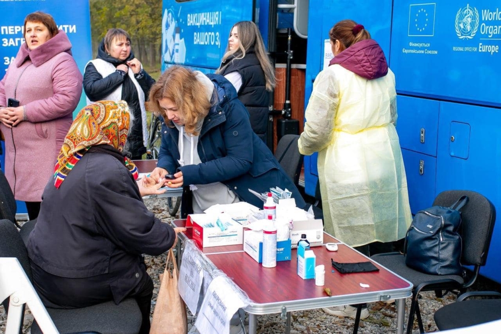 На Прикарпатті продовжать роботу виїзні бригади медиків. Розклад 1