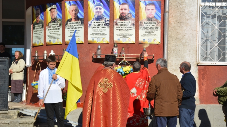 У Гвізді відкрили пам'ятні дошки п'ятьом бійцям