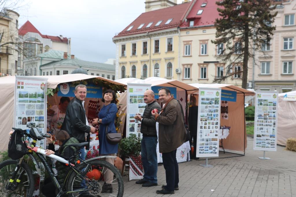 У Франківську відбувся благодійний ярмарок з нагоди 5-річчя територіальної громади 1