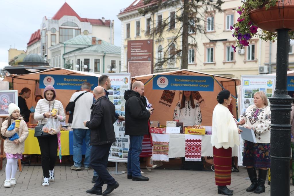 У Франківську відбувся благодійний ярмарок з нагоди 5-річчя територіальної громади 3