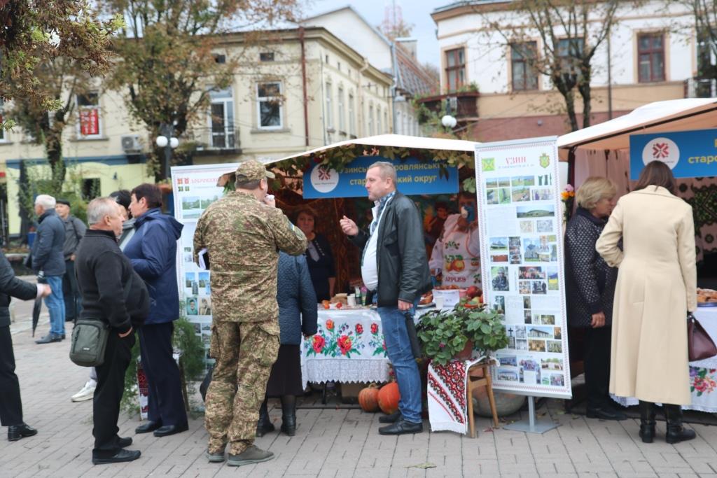 У Франківську відбувся благодійний ярмарок з нагоди 5-річчя територіальної громади 10