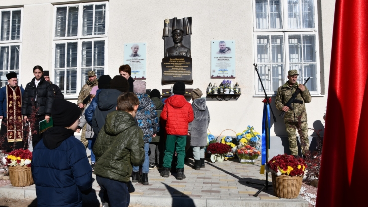 На Прикарпатті відкрили памʼятні дошки бійцям Назарію Гладкому та Ігорю Мартиняку